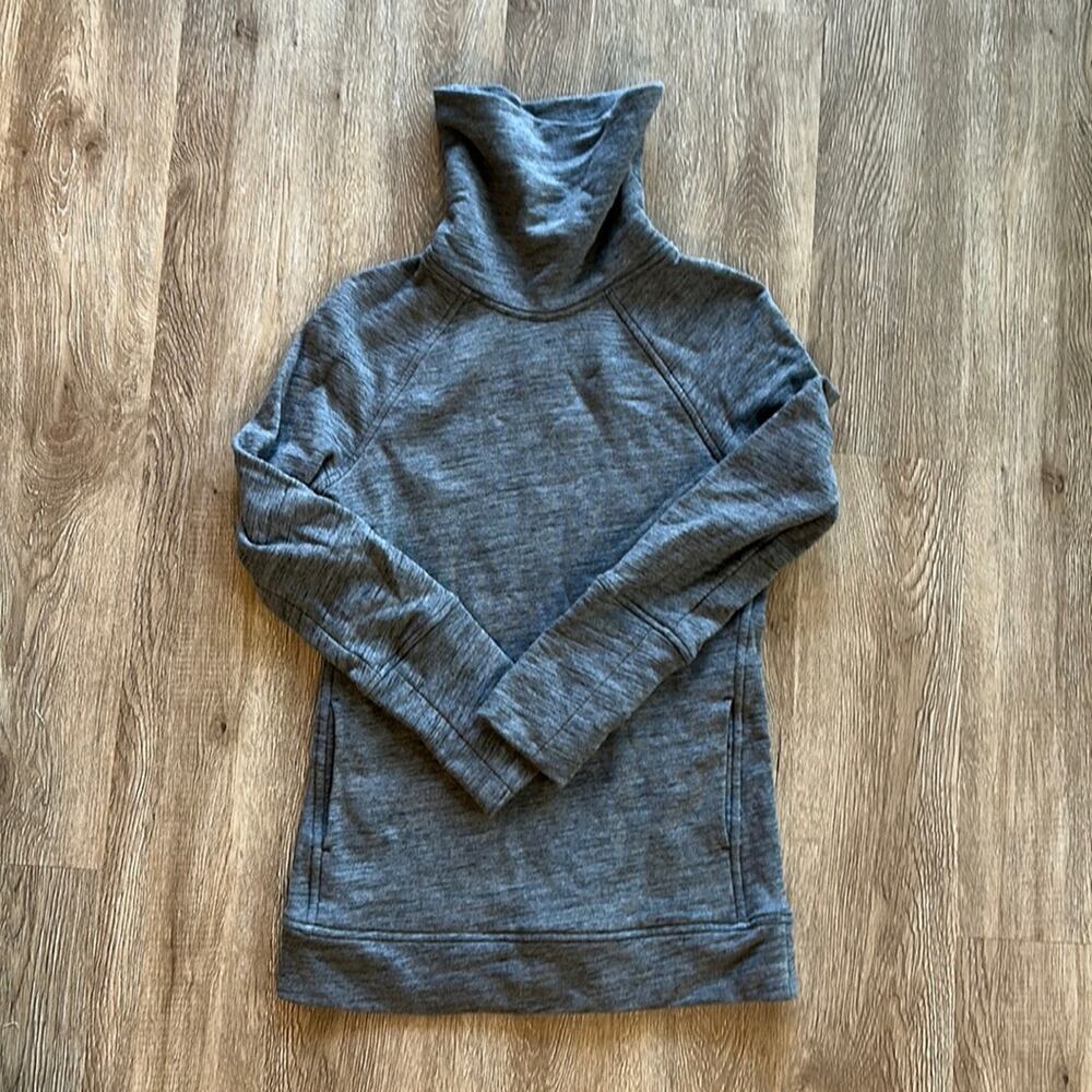 Lululemon To You Tunic Sweatshirt Heathered Gray Size 2 Turtle Neck Cozy